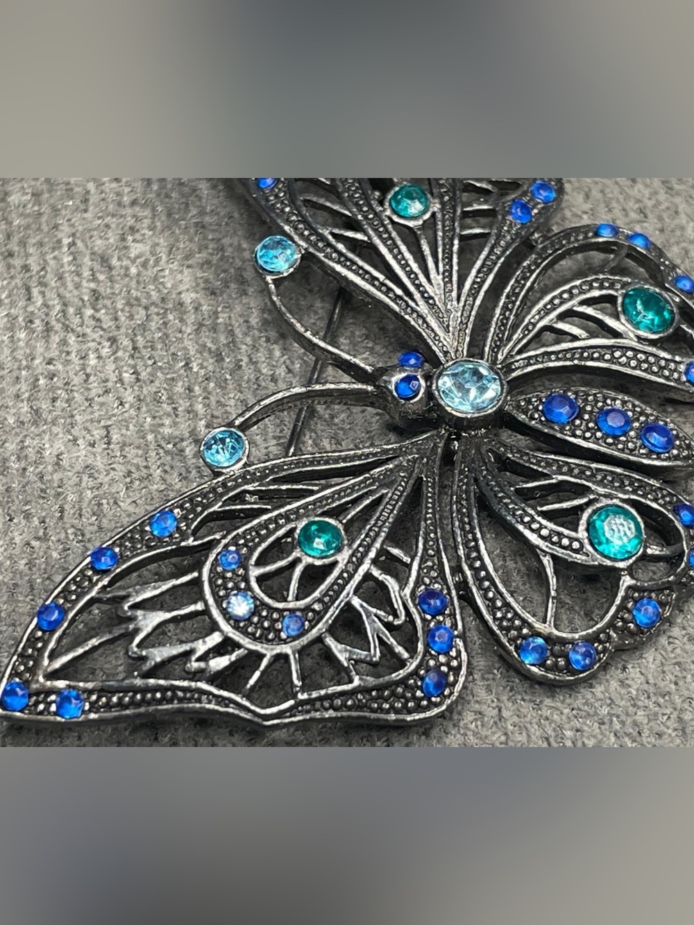 Beautifully Crafted Blue & Teal Crystal Butterfly Brooch - Picture 5 of 7